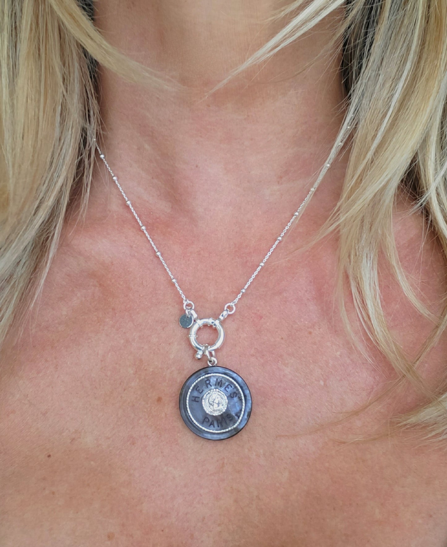 Collier bouton Hermès