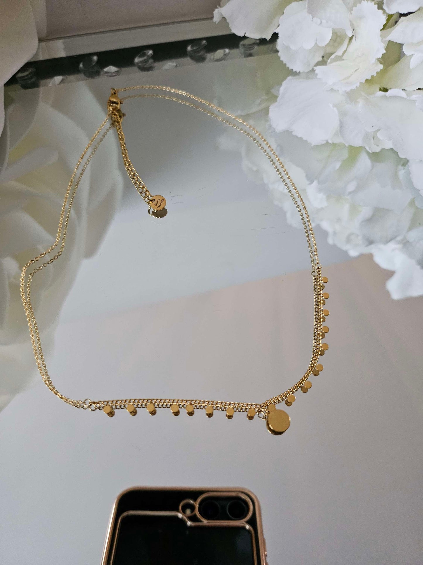 Collier à petites médailles