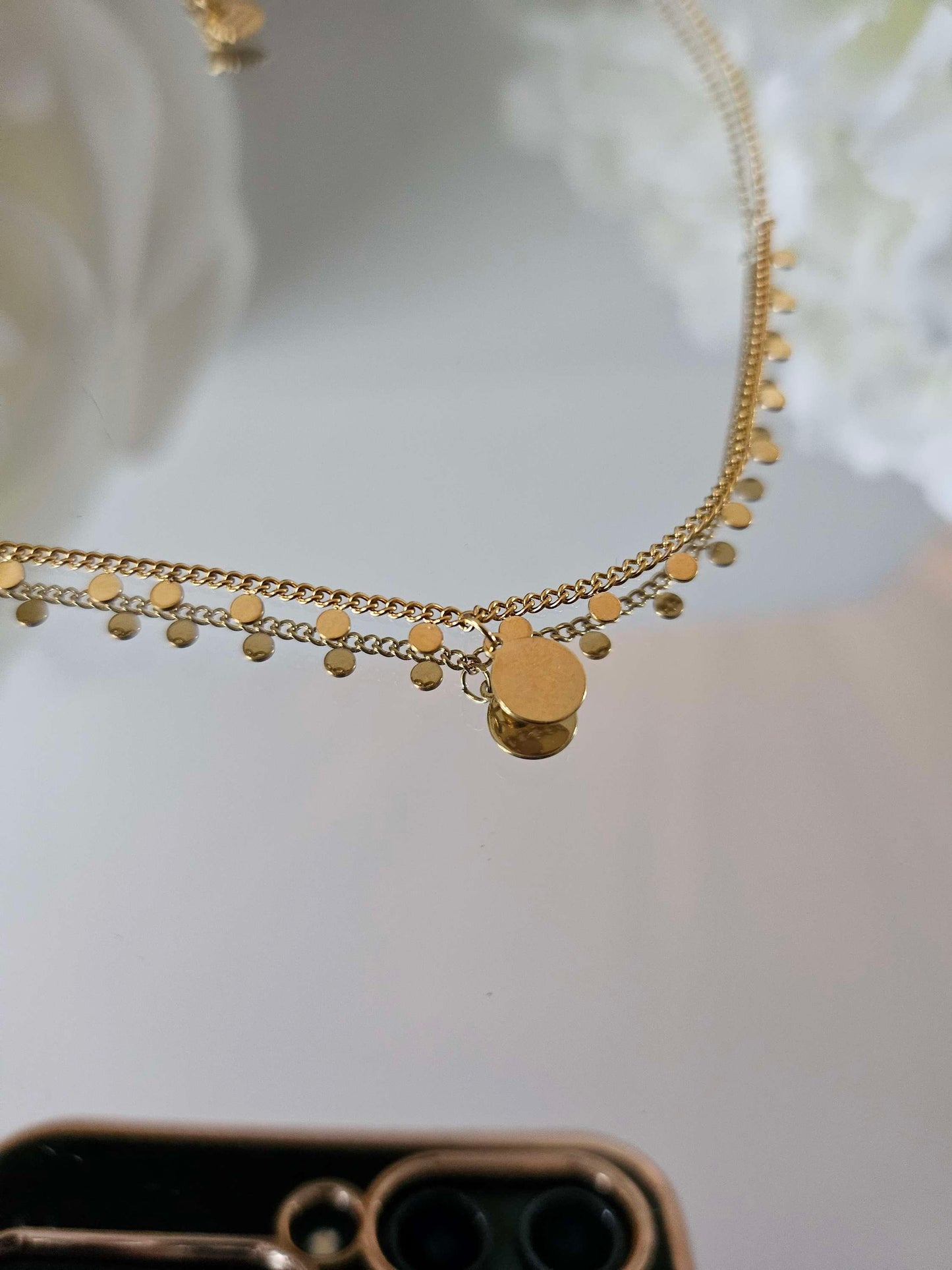 Collier à petites médailles
