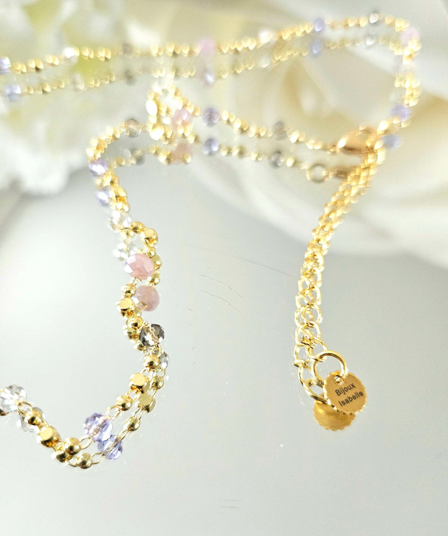 Perlia necklace – a row of pearls embroidered in a chain