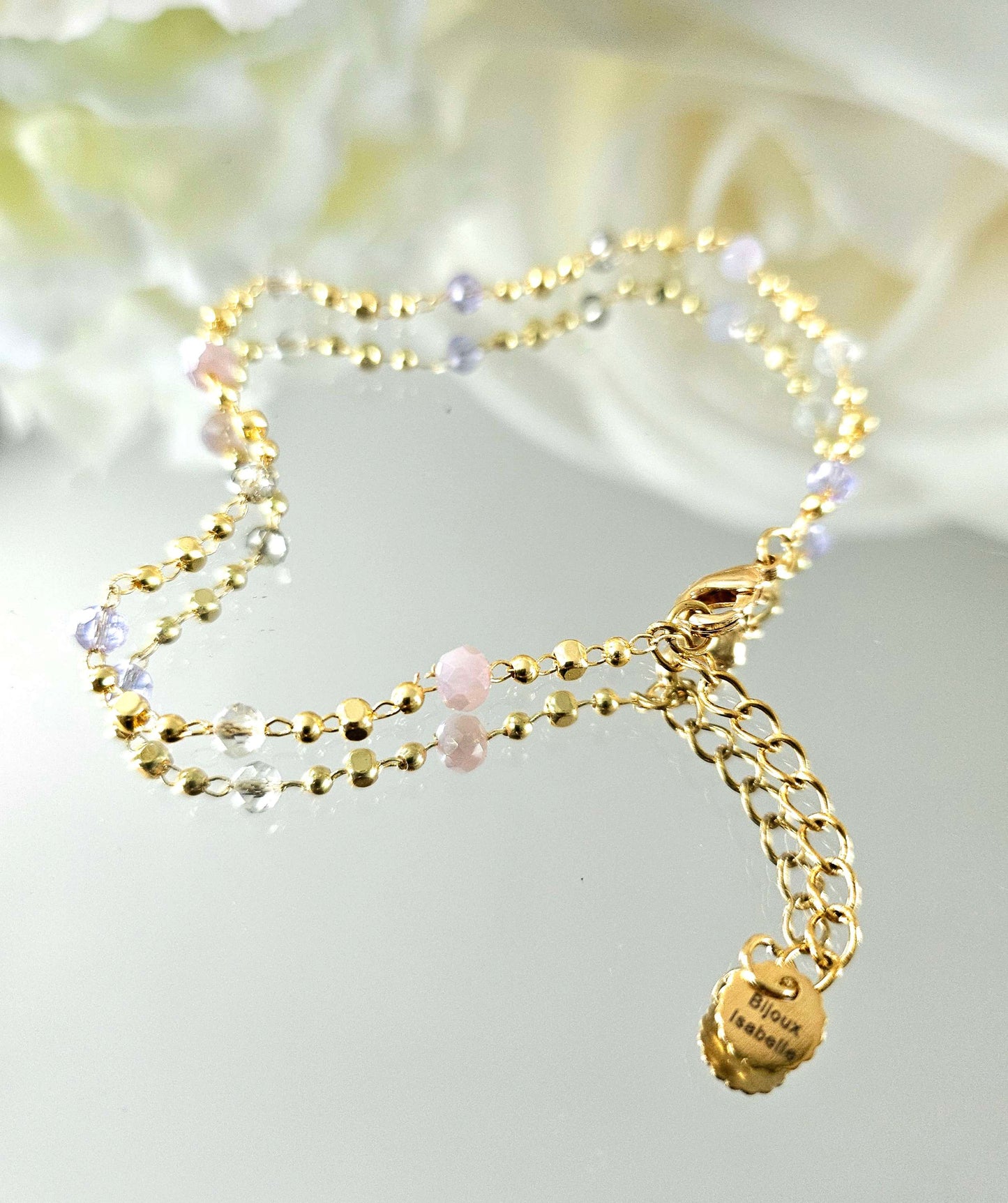 Perlia necklace – a row of pearls embroidered in a chain