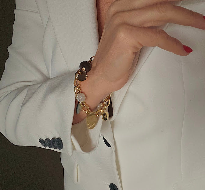 Mother-of-pearl and gold-plated fone necklace