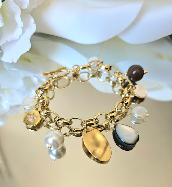 Mother-of-pearl and gold-plated fone necklace