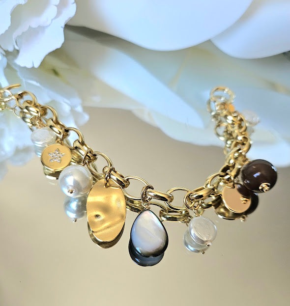 Mother-of-pearl and gold-plated fone necklace