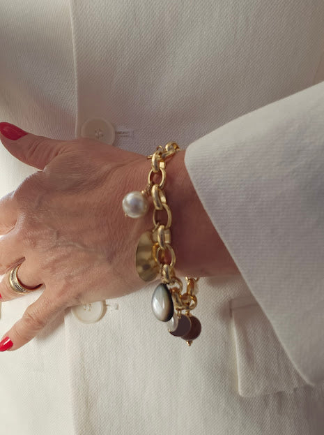 Mother-of-pearl and gold-plated fone necklace