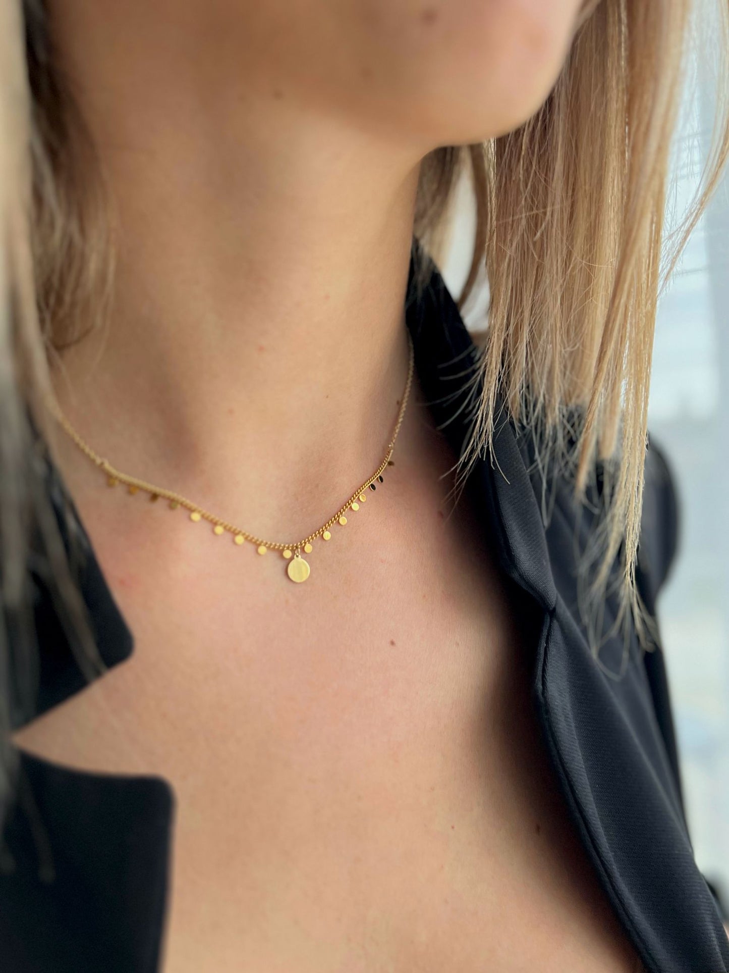 Collier à petites médailles