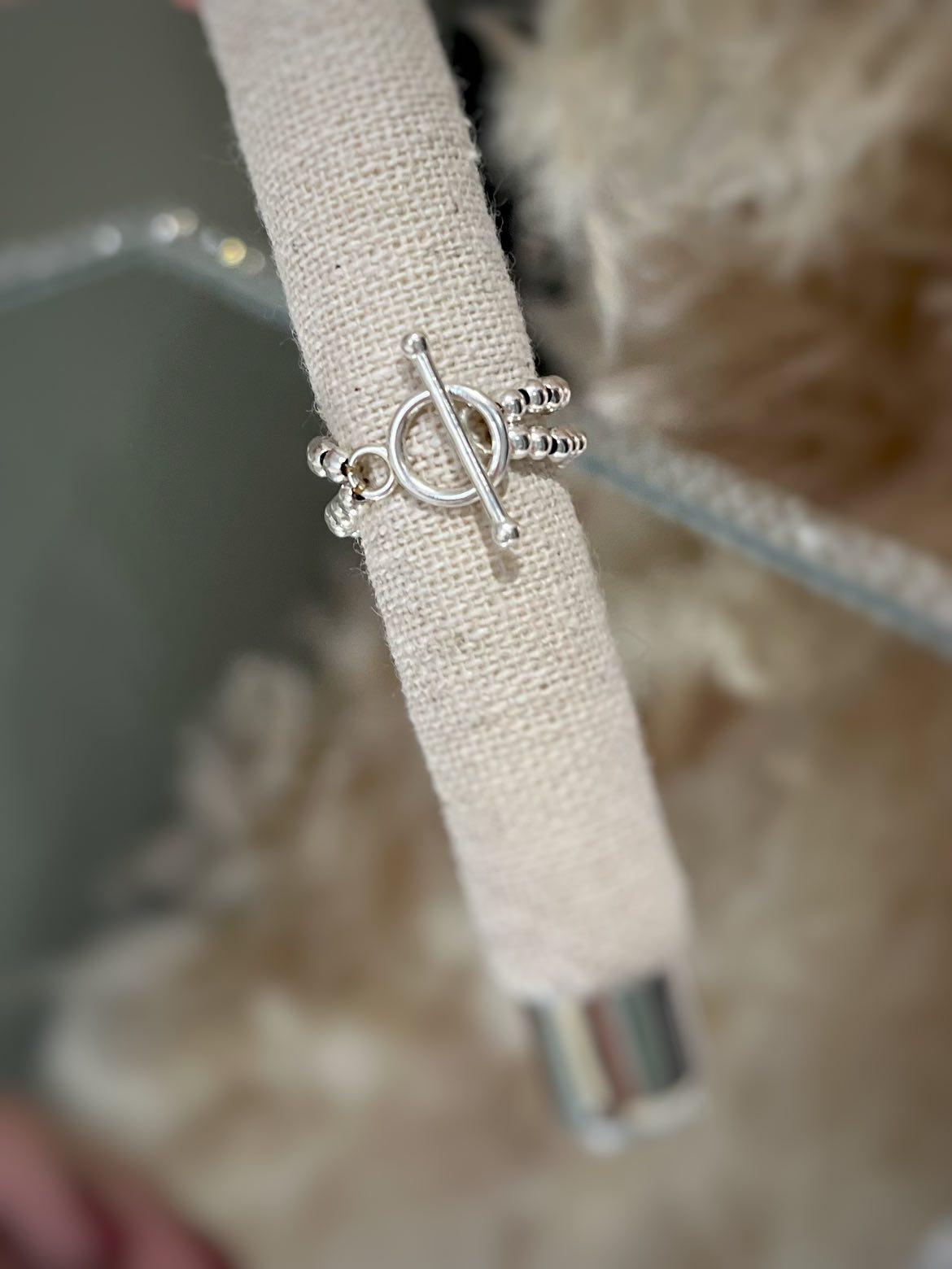 Bague Perles à double rang avec Fermoir Toggle | LANA