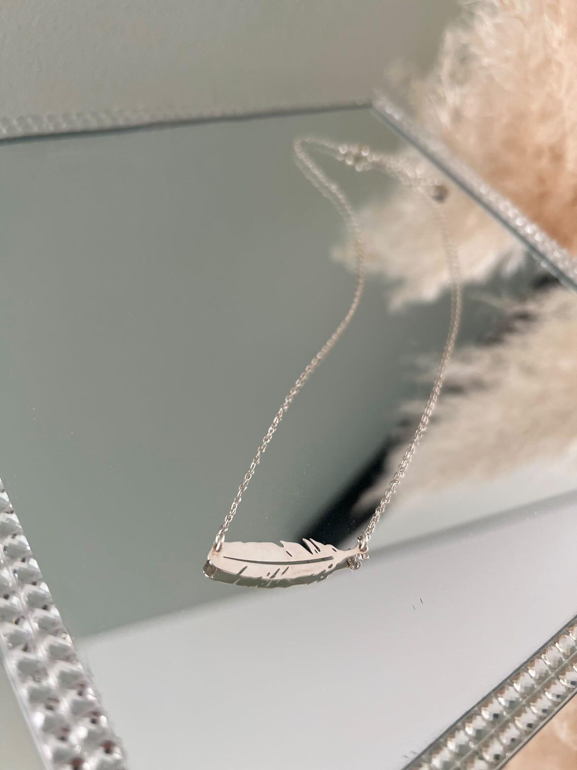 Collier plume