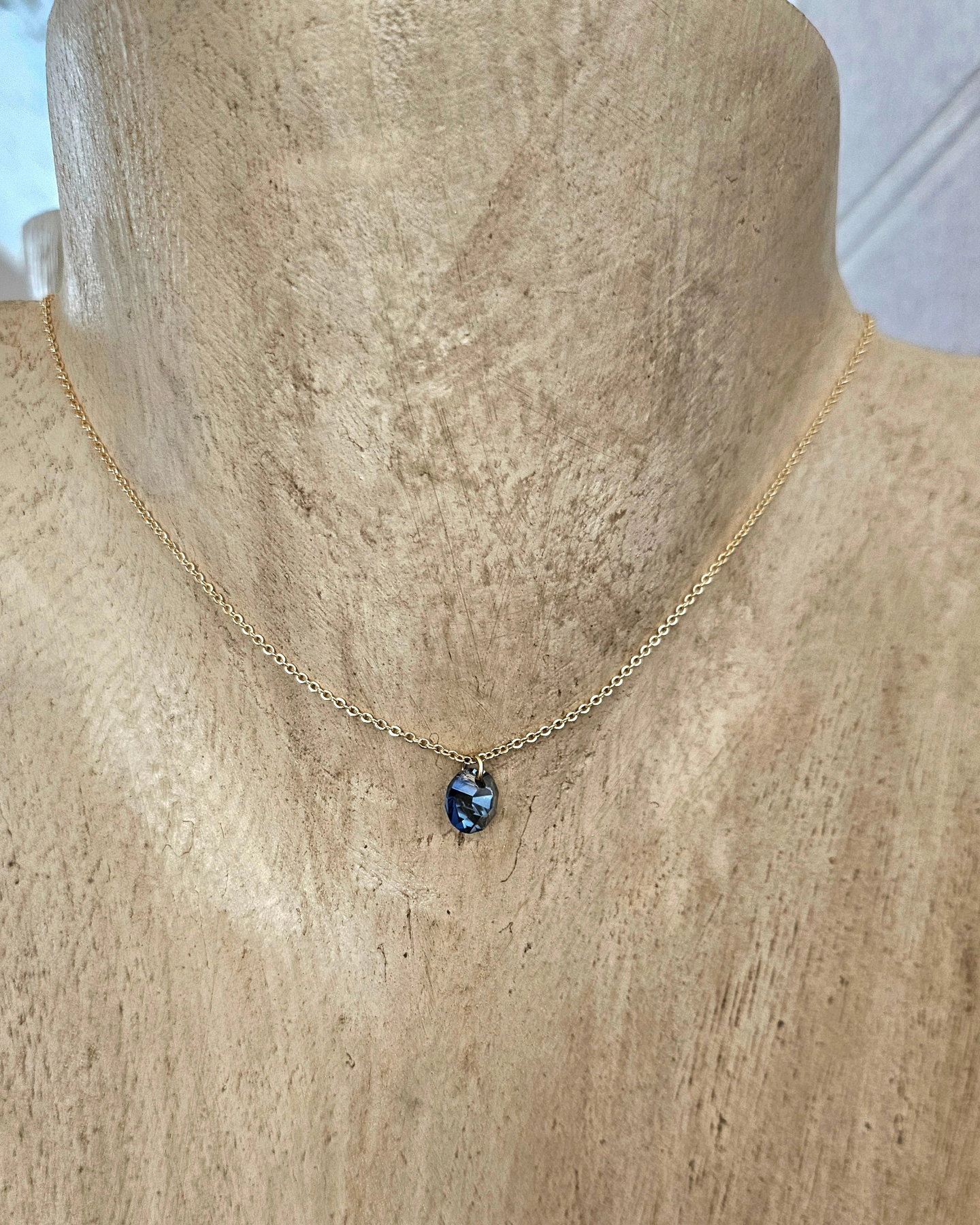 Sapphire necklace enhanced by a blue cabochon crystal