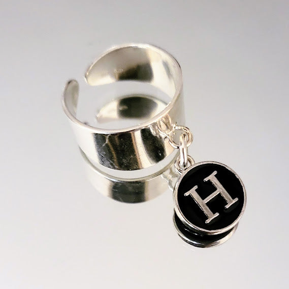 Customizable initial ring in 925 silver