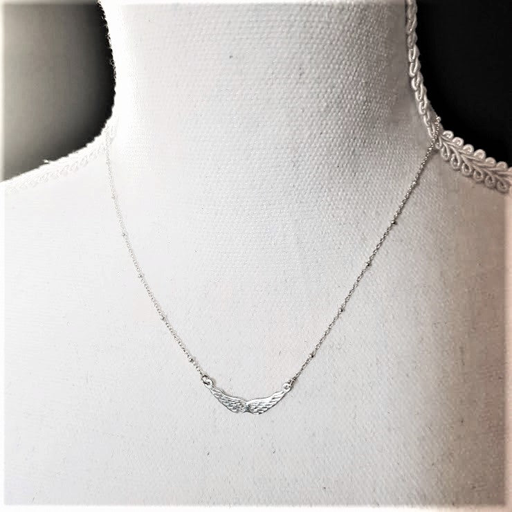 Spread wings necklace