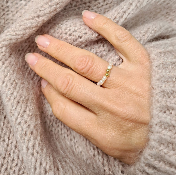 NACRE Ring with Freshwater Pearls