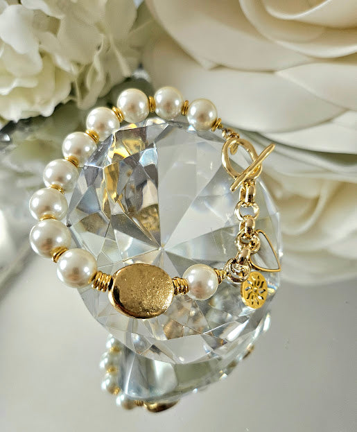 Mother-of-pearl and gold-plated fone necklace