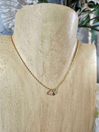 sabrine necklace in gold-plated steel – grained chain with hanging medals.