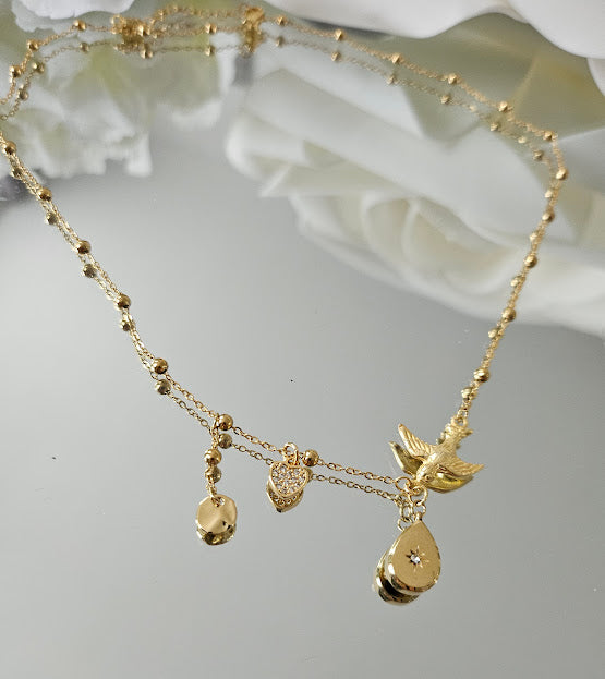 NOOR Necklace – Golden Elegance and Black Crystal Heart 